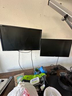 2 asus monitors with wall mounts