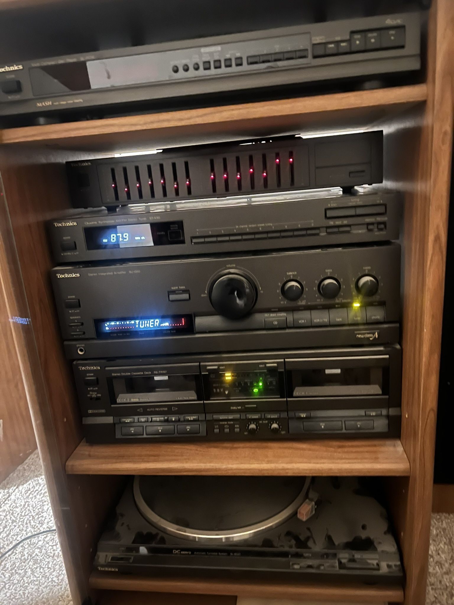 Vintage Stereo System With Tower Speakers