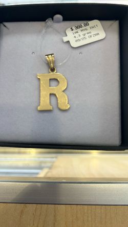 Pendant Letter “R”