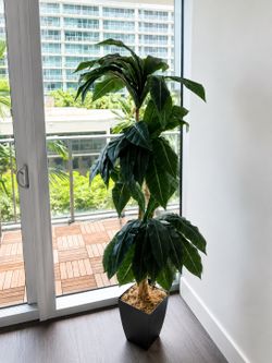 Tall Faux Tropical Floor Plant in Black Planter – Artificial Indoor Tree