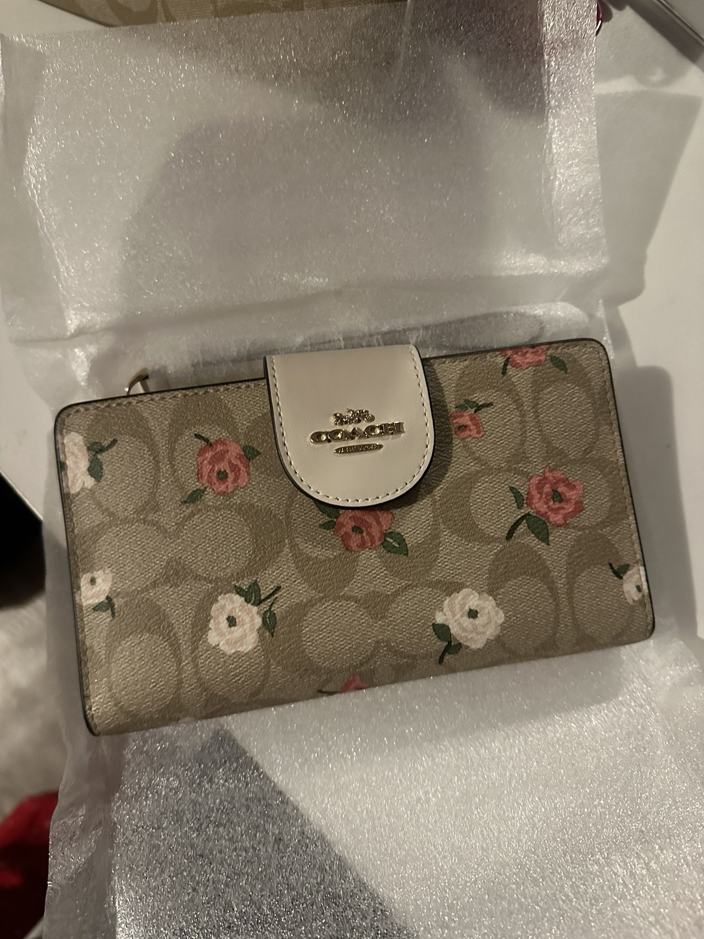 New coach Medium Zip Wallet