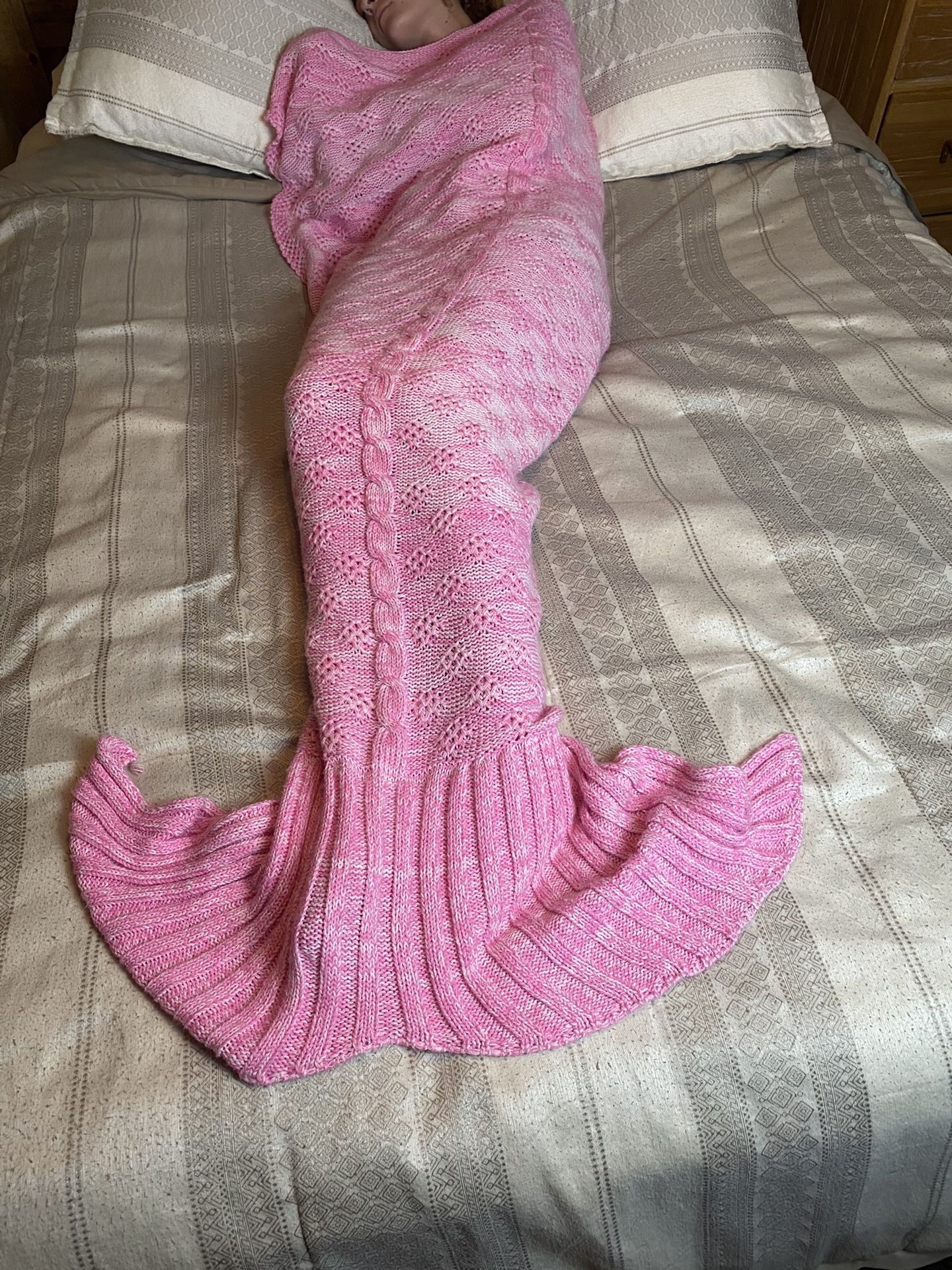 Knitted Mermaid Tail Blanket Pink