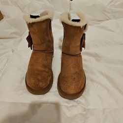 Ugg Daelynn Brown With Bow 