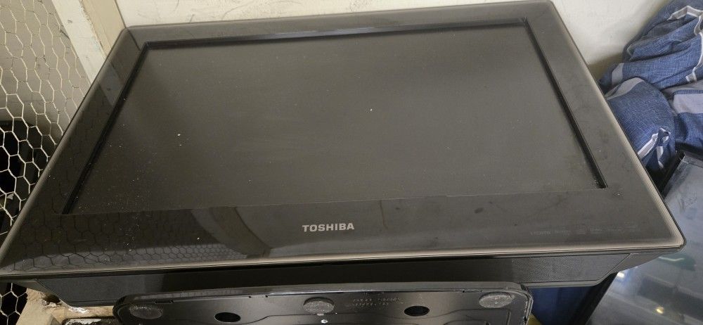 27" TV With Built In Blue Ray DVD Slot On Side
