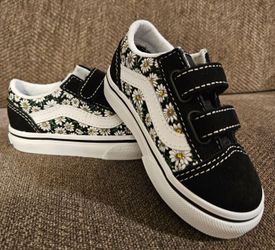 KIDS SIZE 6.5    BRAND NEW KIDS VANS / DAISY PRINT