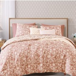 Brand New 7 Piece Comforter 