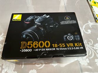 Nikon D5600 DSLR Camera Kit w/ 18-55mm VR Lens – Excellent Condition