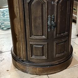 ROUND WOODEN SIDE TABLE W STORAGE