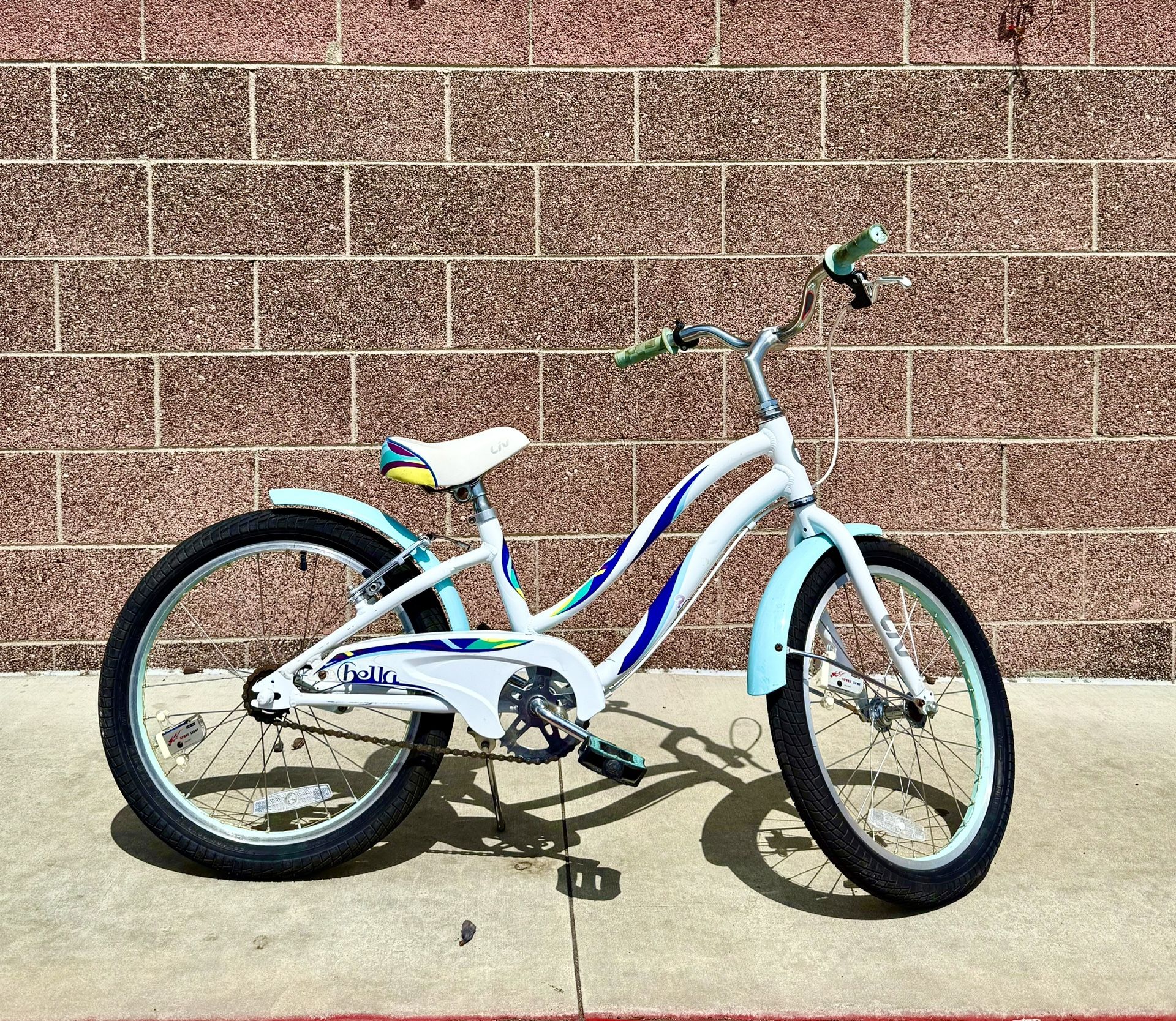 Girls 20” Bella Beach Cruiser  by Giant Bikes 