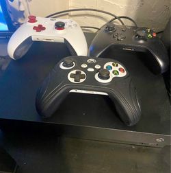 Xbox One X bundle w 3 controllers and 5 games