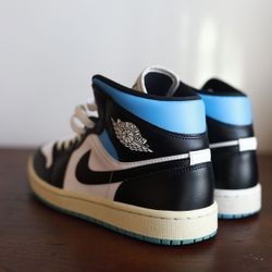 Jordan 1 Mid University Black And White