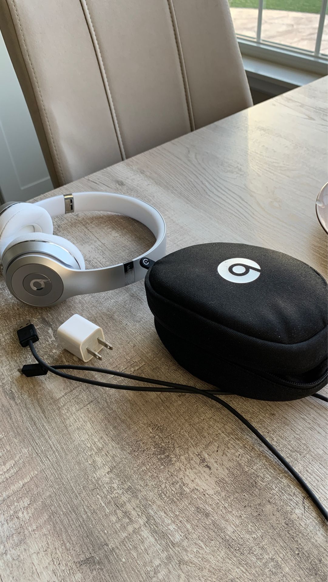 Beats Solo 3 Silver Wireless on ear headphones with case and charging cable
