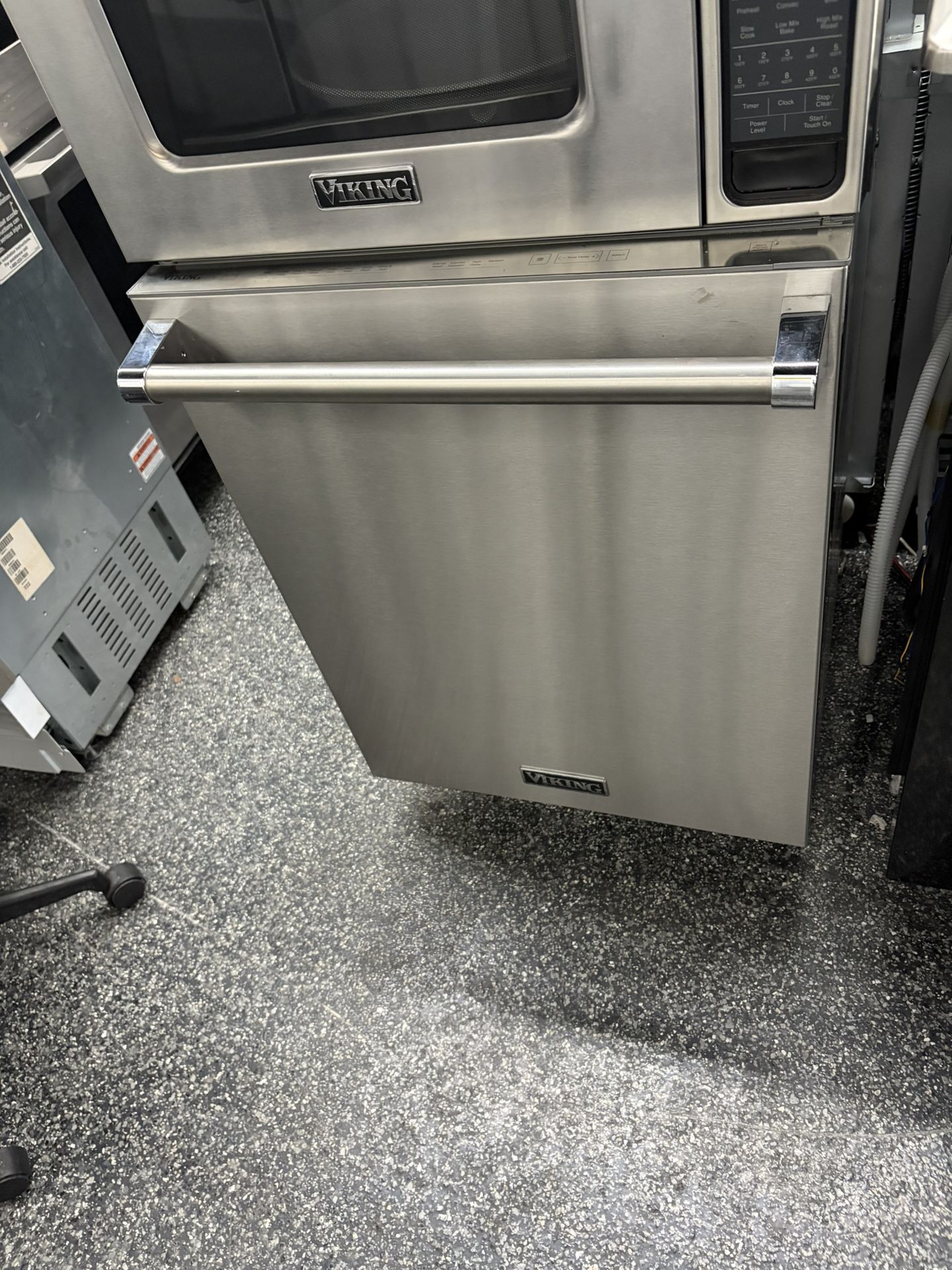Viking Stainless Steel Dishwasher 3 Racks Top Controls