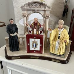 Papa Juan Pablo Segundo Figurines Pick Up In Perris 