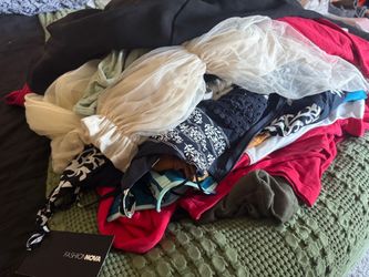 Women’s clothes M/L