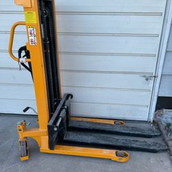 Manual Hydraulic Pallet Stacker – Walk Behind Forklift