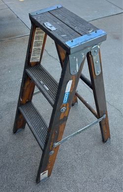 3 Foot Wooden Ladder