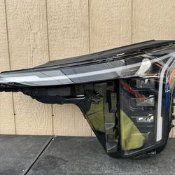 2025 KIA CARNIVAL LEFT SIDE HEADLIGHT OEM USED