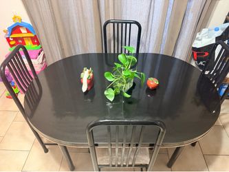 Table & chairs
