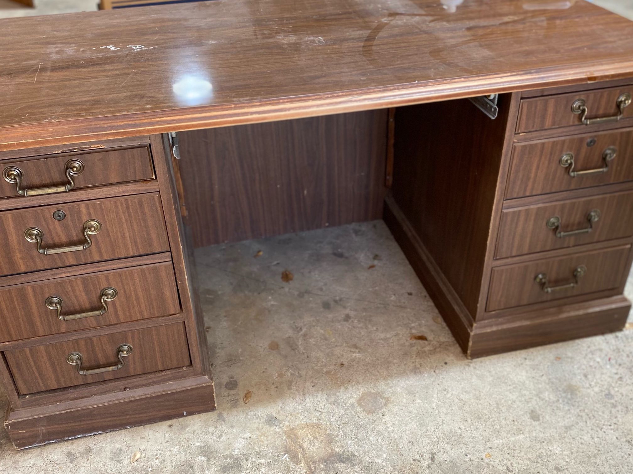 FREE OFFICE HOME DESK