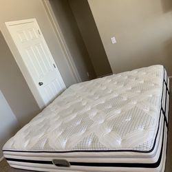 KING BEAUTYREST MATTRESS AND FREE BOX SPRINGS 