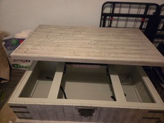 Carynhurst Lift Top Coffee Table by Ashley Furniture