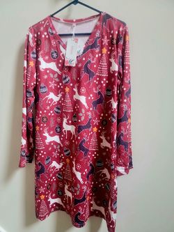 Kabento Christmas Reindeer Ornament Tree Print Top  M. Holiday Festive Nightgown