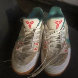 Kobe 11 Low Em Summer Pack