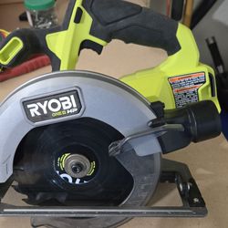 Ryobi ONE+ HP Brushless circular saw 6-1/2 18v with 2 battery.