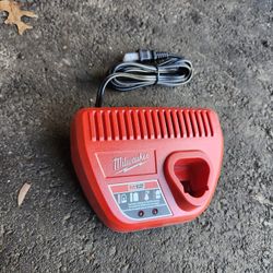 Milwaukee M12 Charger