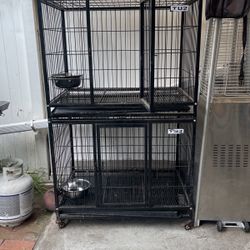 2 Kennel  With Feeding Bowls 