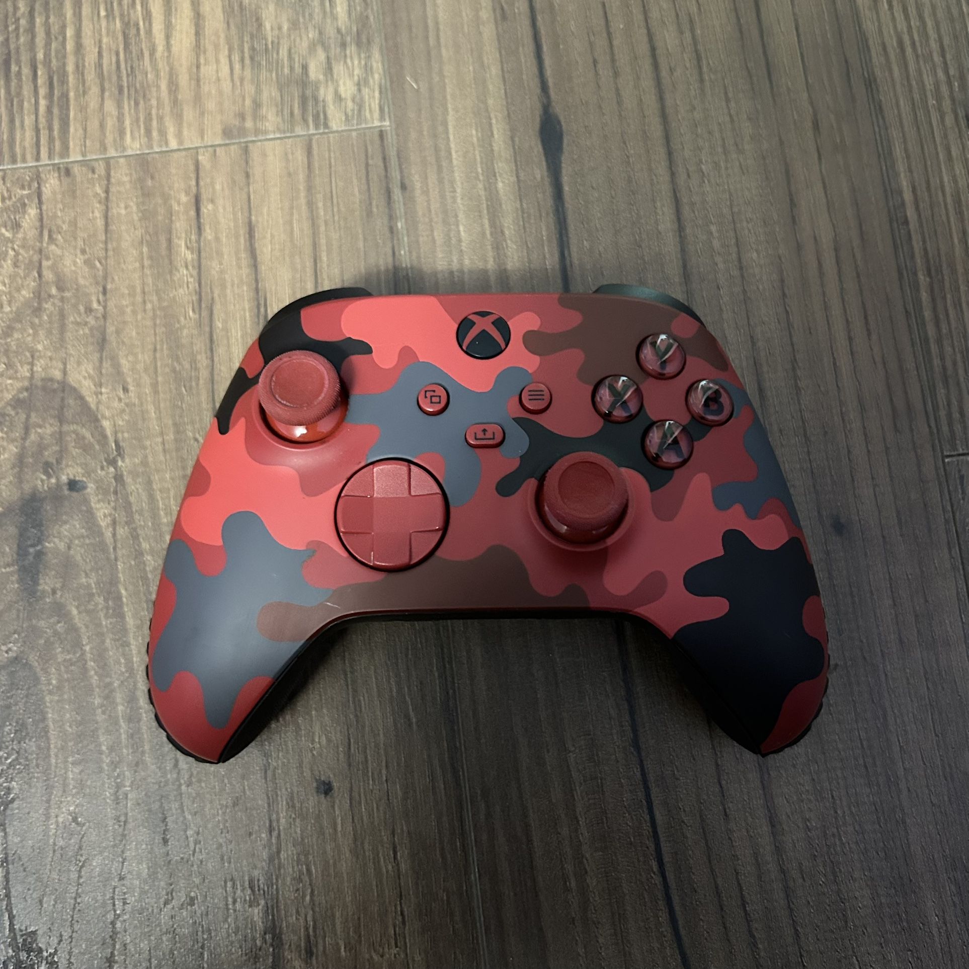 Xbox Controller In Good Working Condition nonnegotiable... cash only comes With Rechargeable Battery And charging Cable