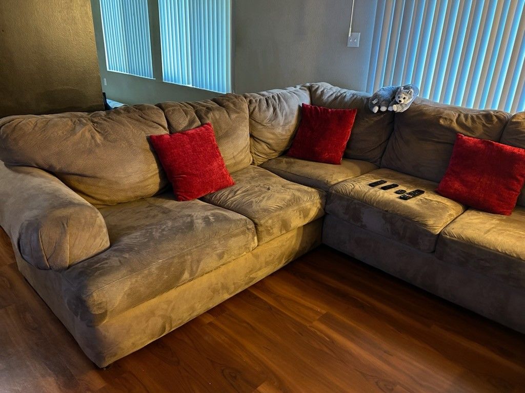 Sectional Couches 