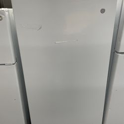 GE 33” 17 Cu Ft Upright Freezer