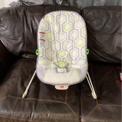 Fisher-Price bouncy baby seat, clean/disinfected and ready to use