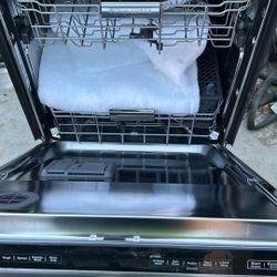 KITCHEN. AID. DISHWASHER   NEW. OPEN. BOX