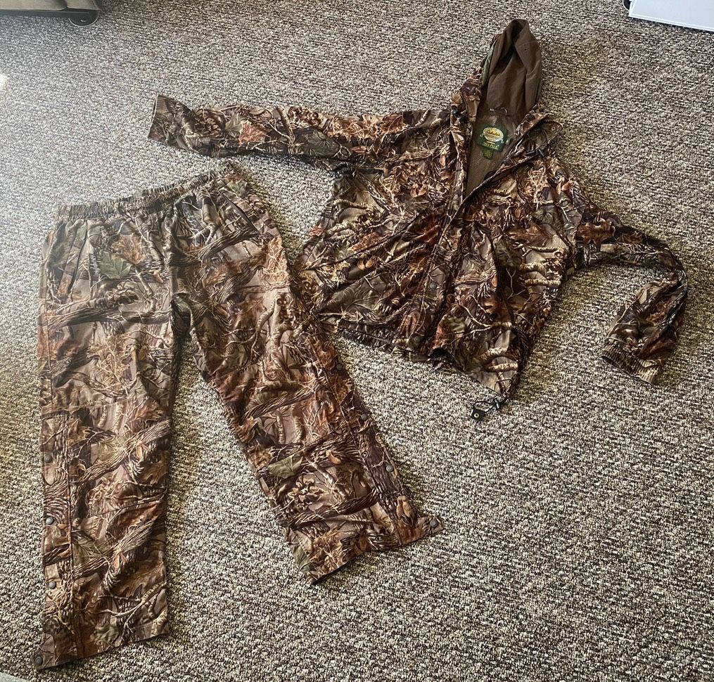 Men’s 2 Piece. Cabela’s Camouflage Dry Plus Hunting Jacket & Pants Set. Size XL