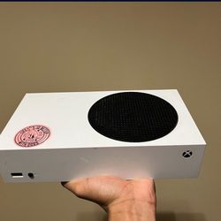 Xbox Series S And Gaming Monitor 