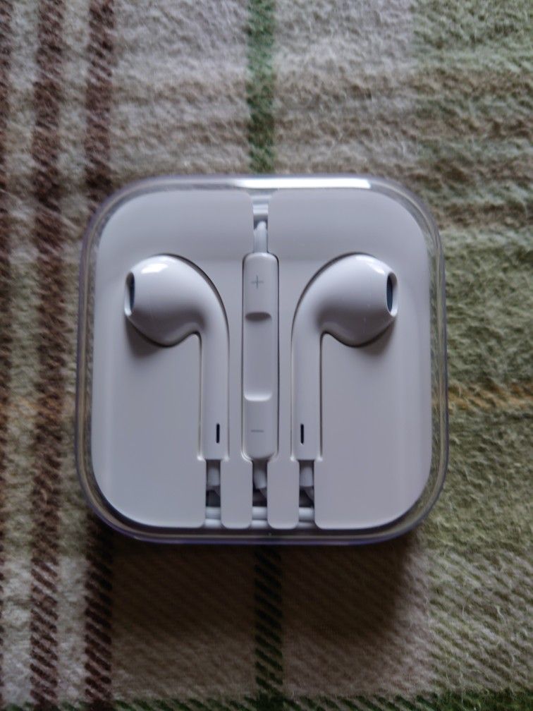 NEW Apple Original Wired Earpods Headphones iPhone Earphones Earbuds 3.5mm Jack