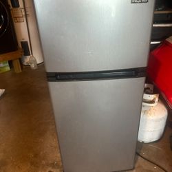 Magic Chef Mini Fridge + Freezer 