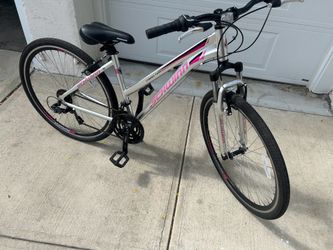 LIKE NEW Schwinn 700C / 28" Circuit Women's Hybrid Bike, 21 Speed, Purple