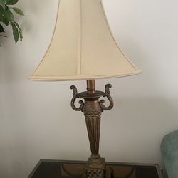 Coffee table , 2end tables and  2 lamps