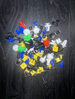 100 Peices Car Clips and Retainers