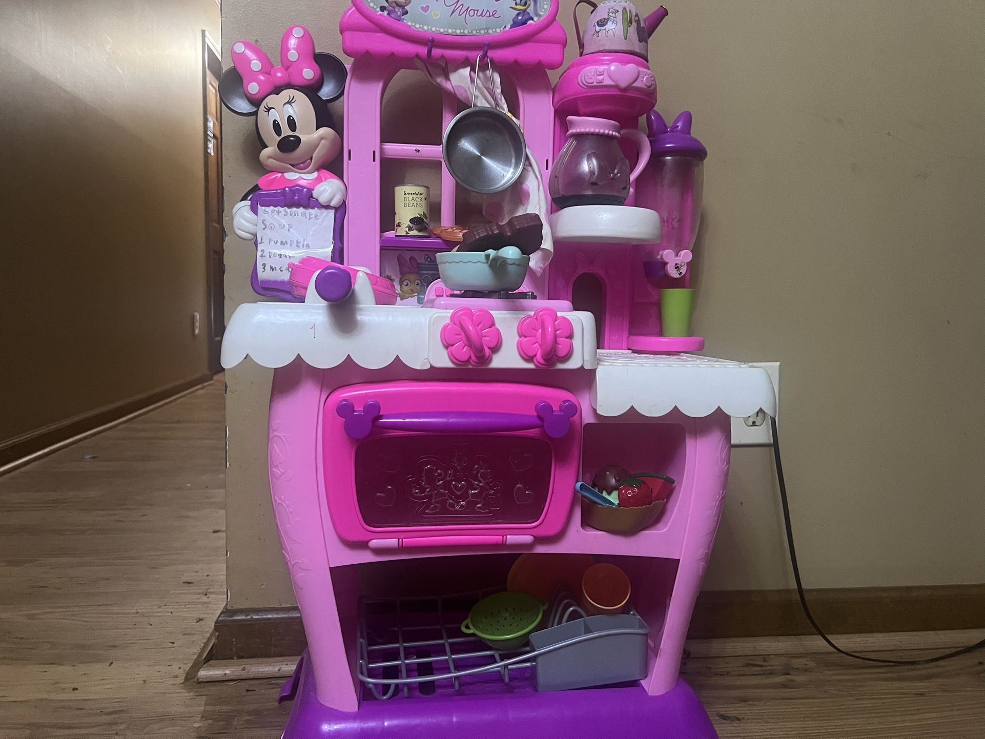 Minnie Mouse Kitchen See with Stove
