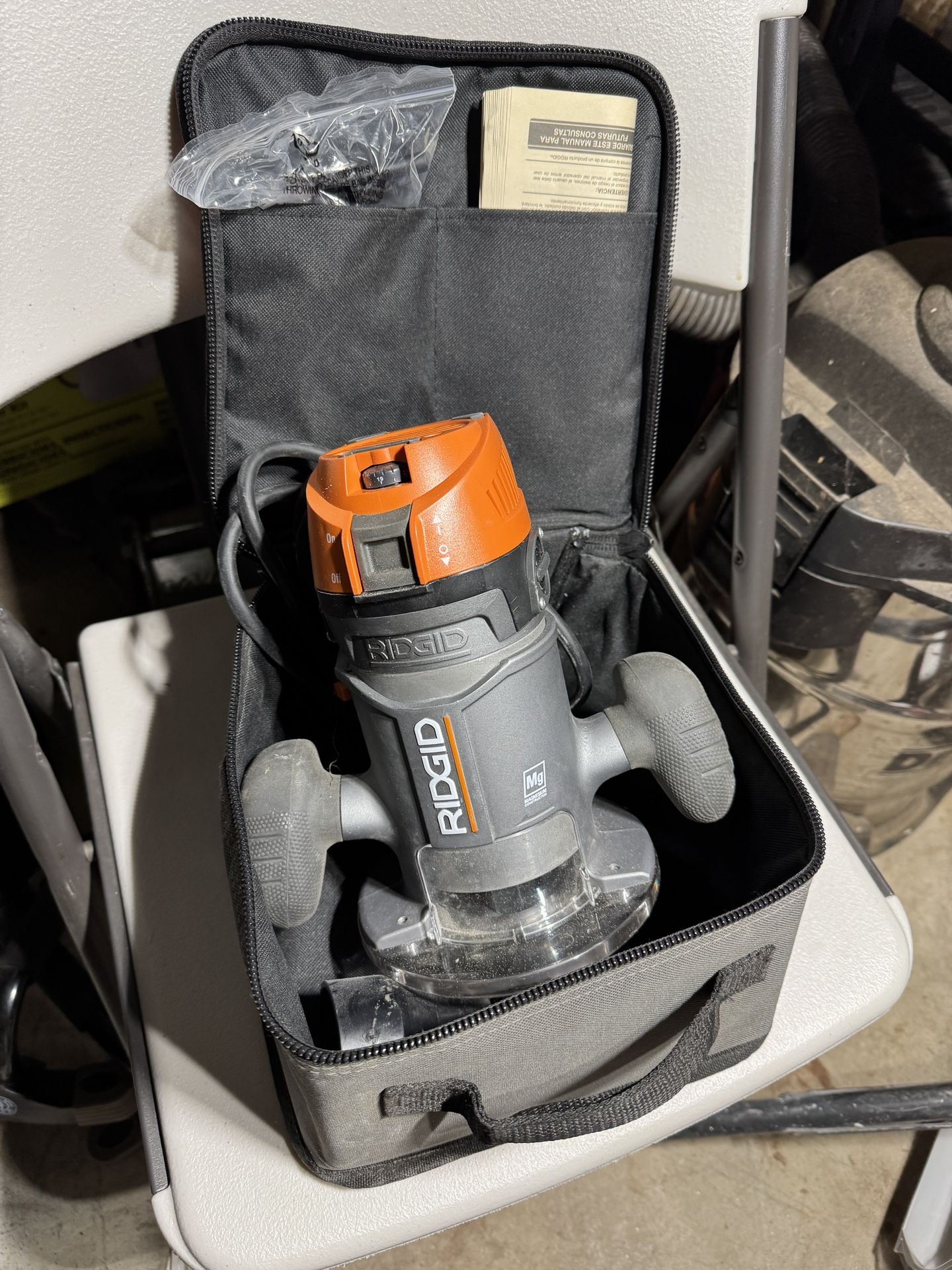 🟠 RIDGID 11 Amp 2 HP Fixed Base Router – With Bag & Accessories