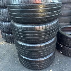 Tengo un Set de llantas en muy buenas condiciones, marca MICHELIN 265/50R20 instaladas y balanceadas por el mismo precio $240