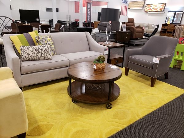 Greyson Sofa With Piper Chair Set For In Minneapolis Mn Offerup