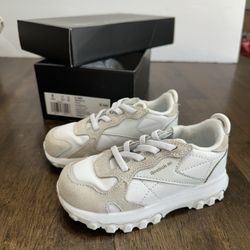 Reebok Cardi B Infants running shoes, size 8
