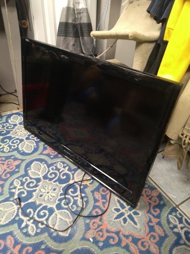 DYNEX 37" LCD HDTV