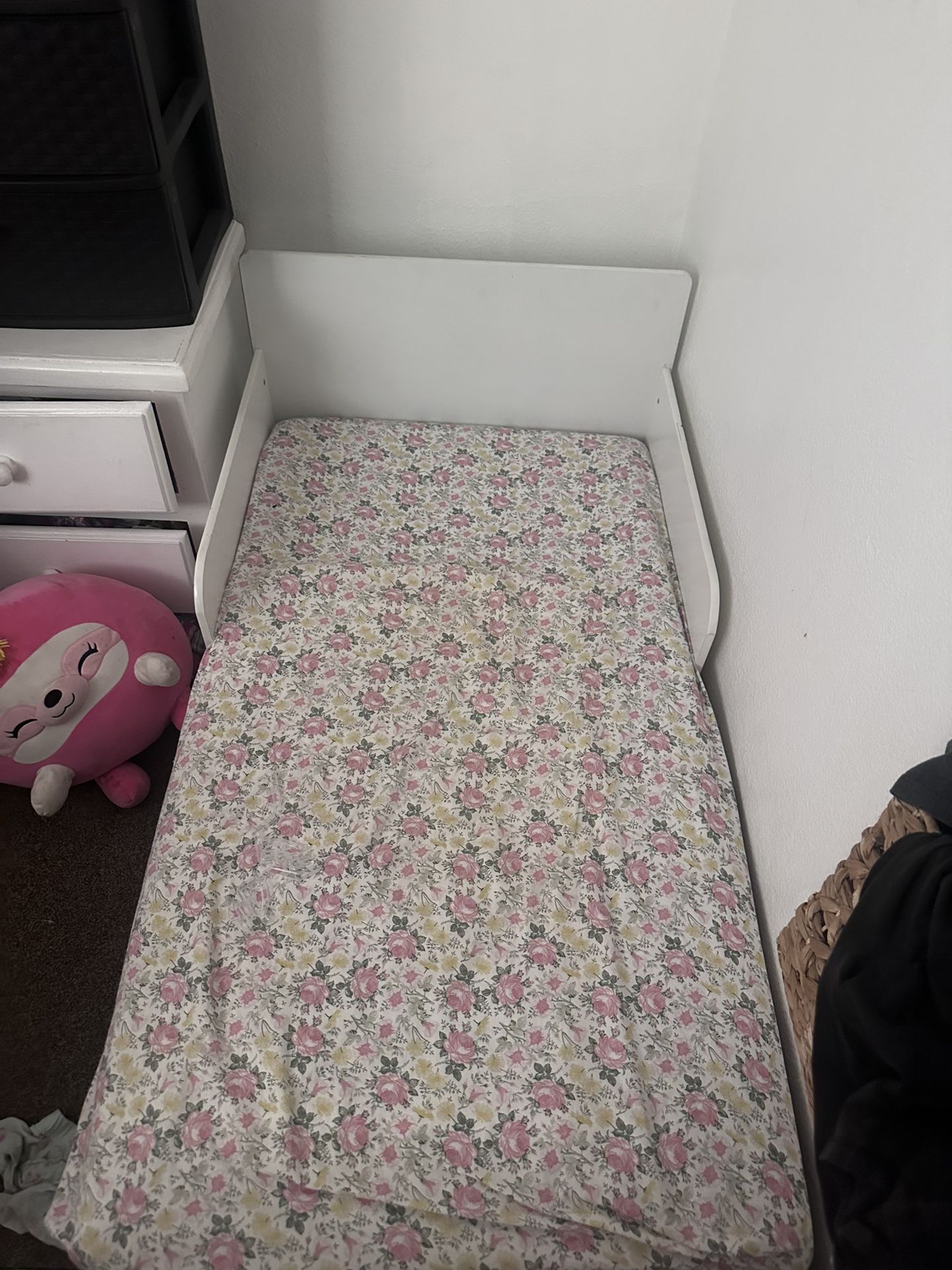 Toddler bed